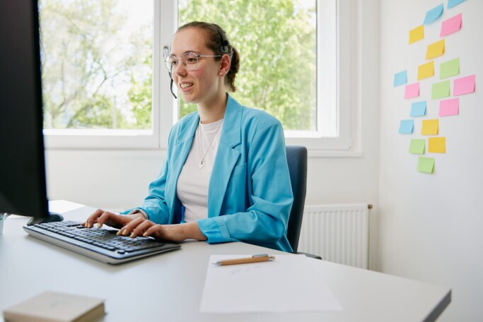 Telefonischer Kundenbetreuer (m/w/d) - Quereinsteiger für die Telefonzentrale, 1. Bild